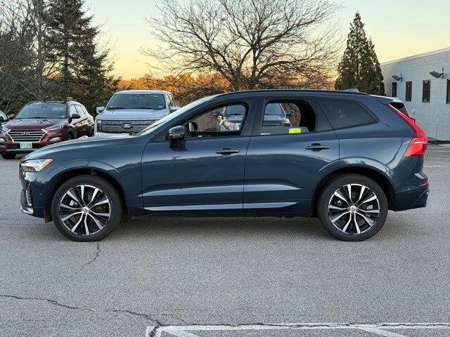 2025 Volvo XC60 B5 Plus photo 3