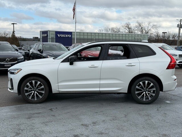 2025 Volvo XC60 B5 Plus photo 4