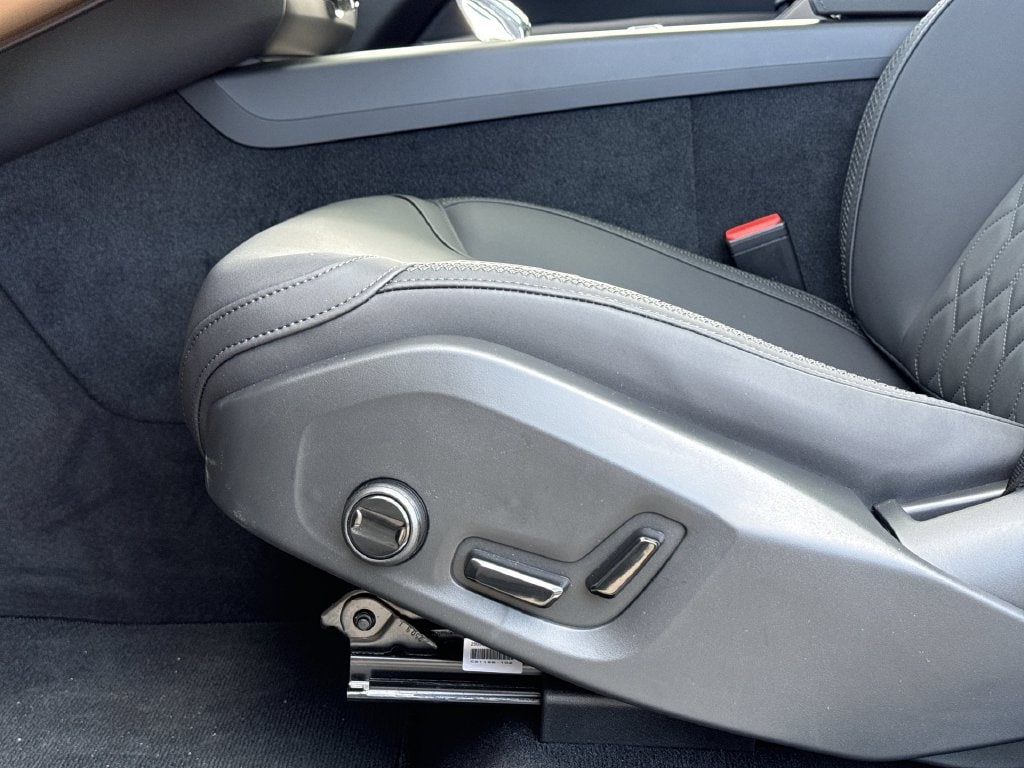 2026 Volvo XC60 Plus - Photo 13