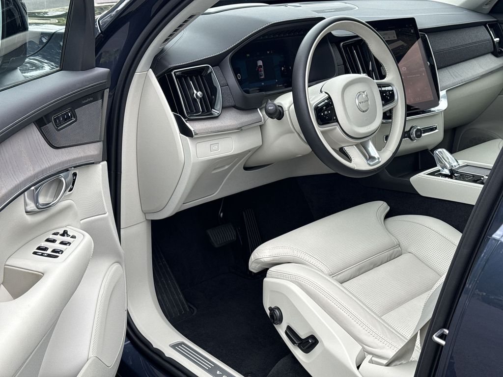 2026 Volvo XC90 Ultra - Photo 11