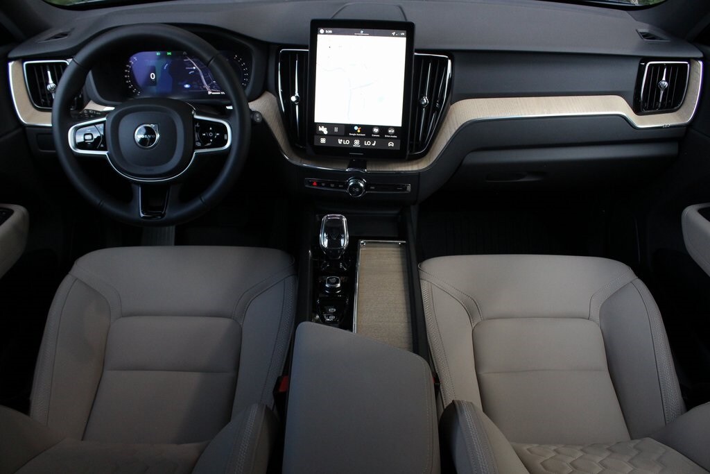 2026 Volvo XC60 B5 Core photo 2