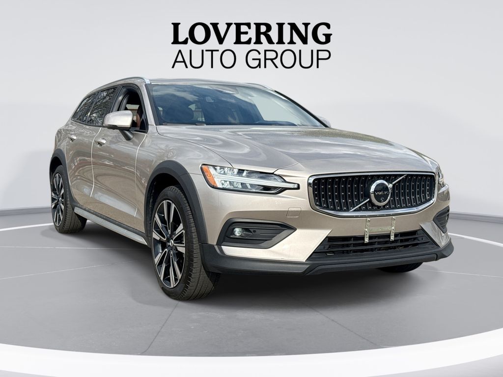 2025 Volvo V60 Cross Country Wagon 