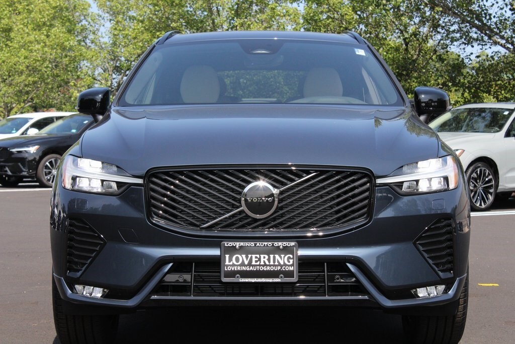2026 Volvo XC60 B5 Core photo 2