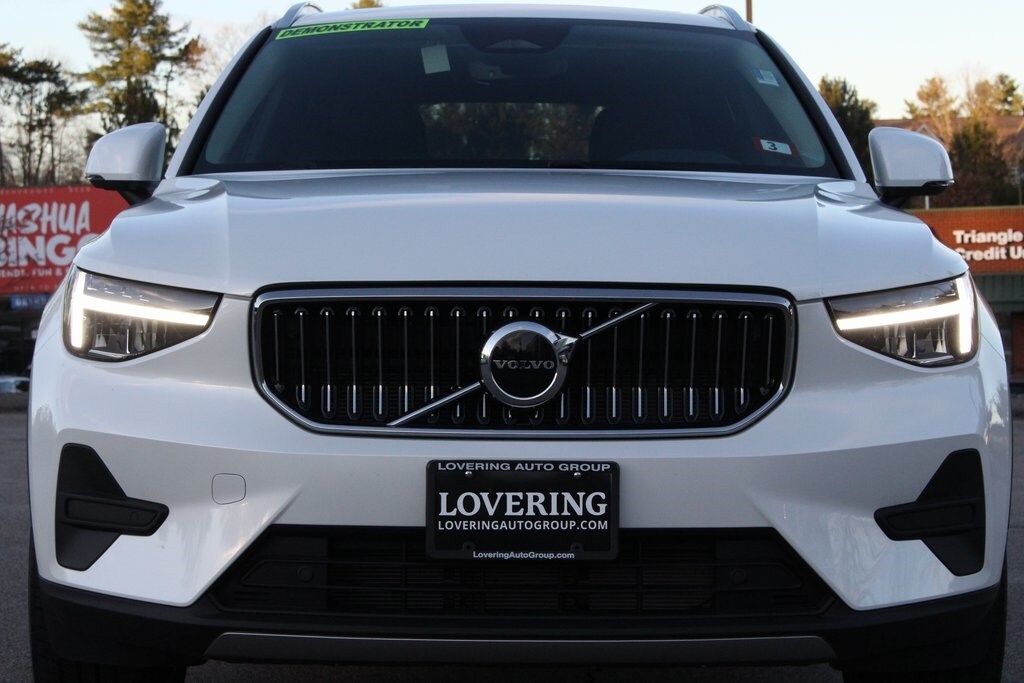 2025 Volvo XC40 Core photo 3