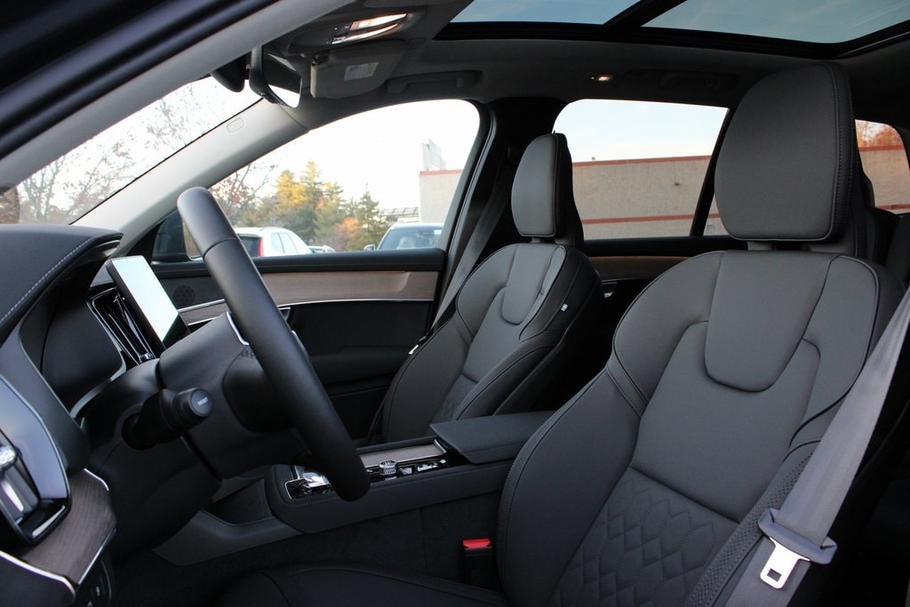 New 2026 Volvo XC90 plug-in hybrid T8 Core SUV