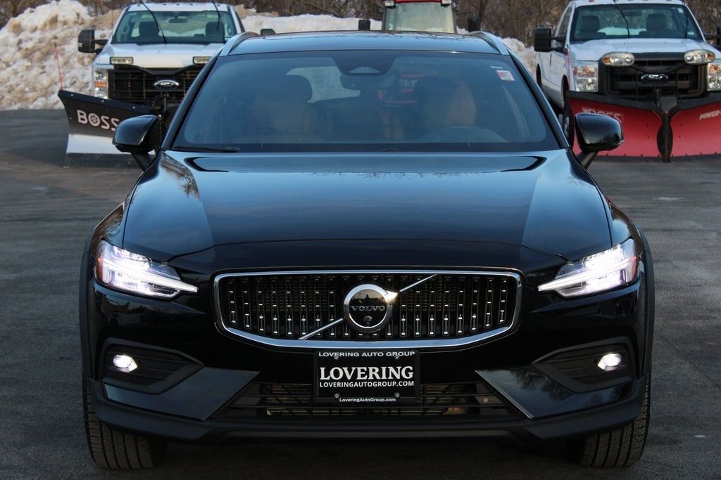 Certified 2025 Volvo V60 Cross Country B5 Plus Wagon