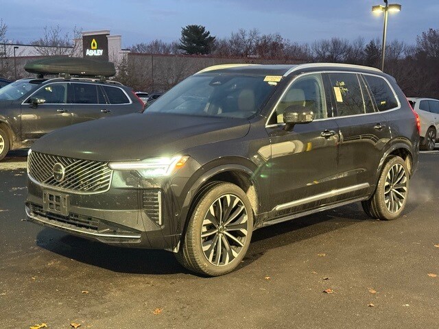 2025 Volvo XC90 B5 Plus photo 3