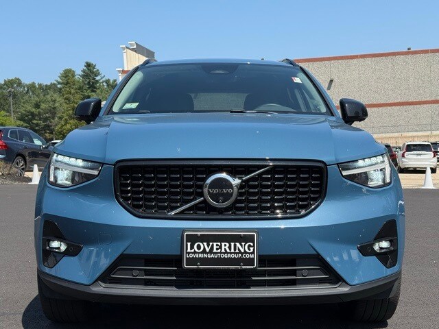 2024 Volvo XC40 Plus photo 2