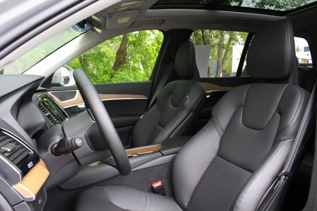 2024 Volvo XC90 B5 Plus photo 4