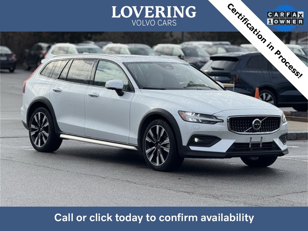 2024 Volvo V60 Cross Country Ultimate's photo