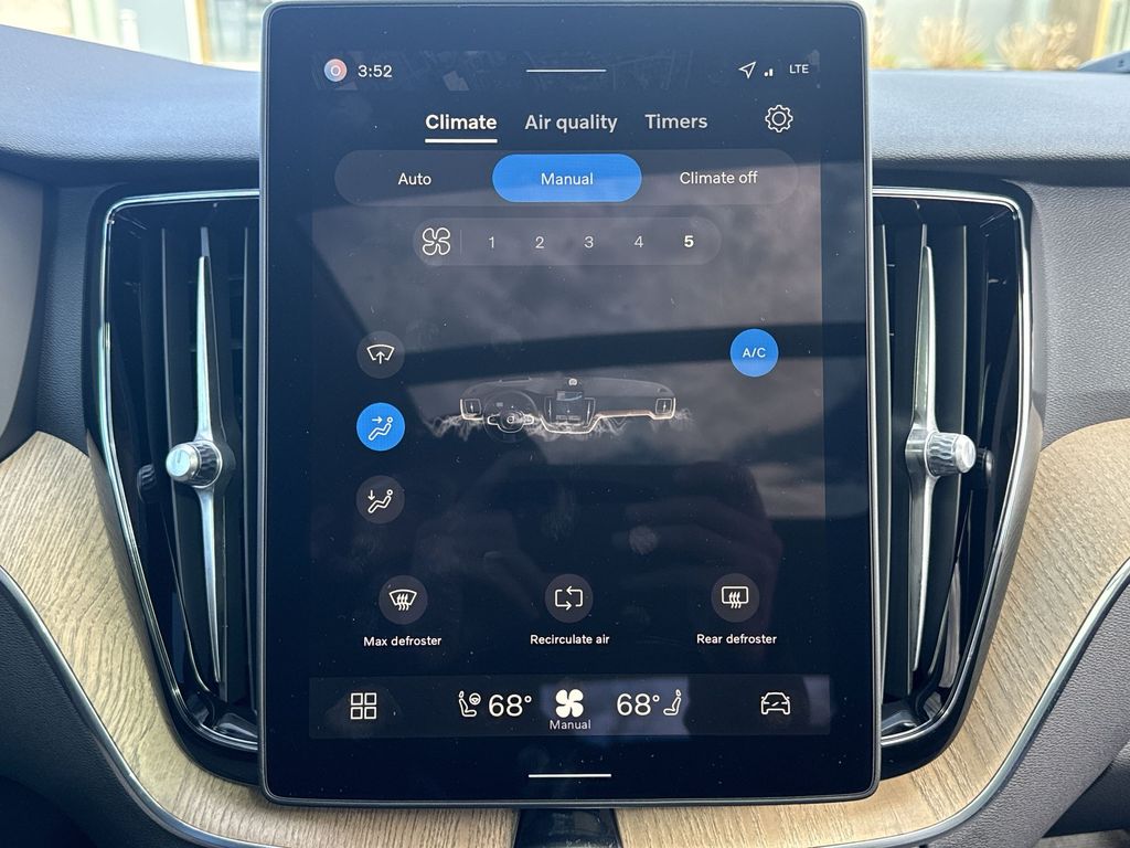 2026 Volvo XC60 Plus - Photo 19