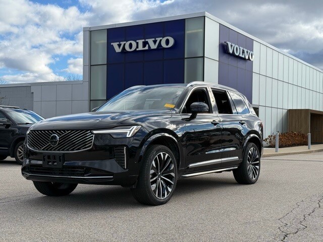 2025 Volvo XC90 B5 Plus photo 3