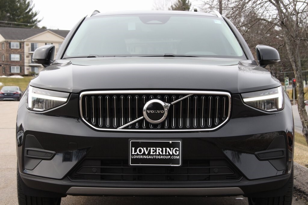 2025 Volvo XC40 Core photo 3