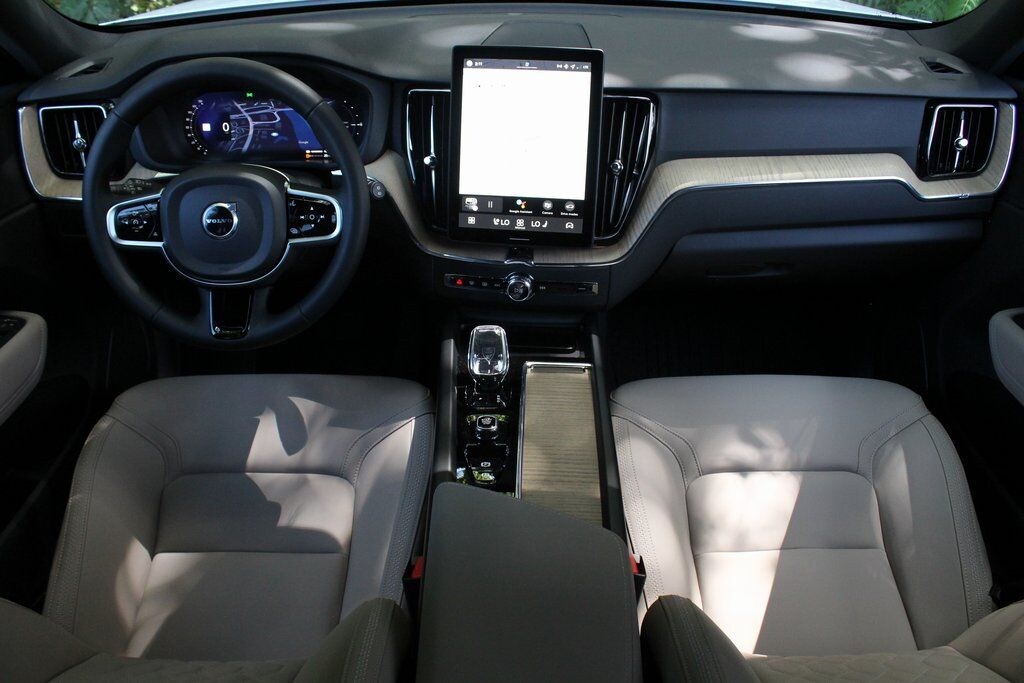 New 2026 Volvo XC60 plug-in hybrid T8 Plus SUV