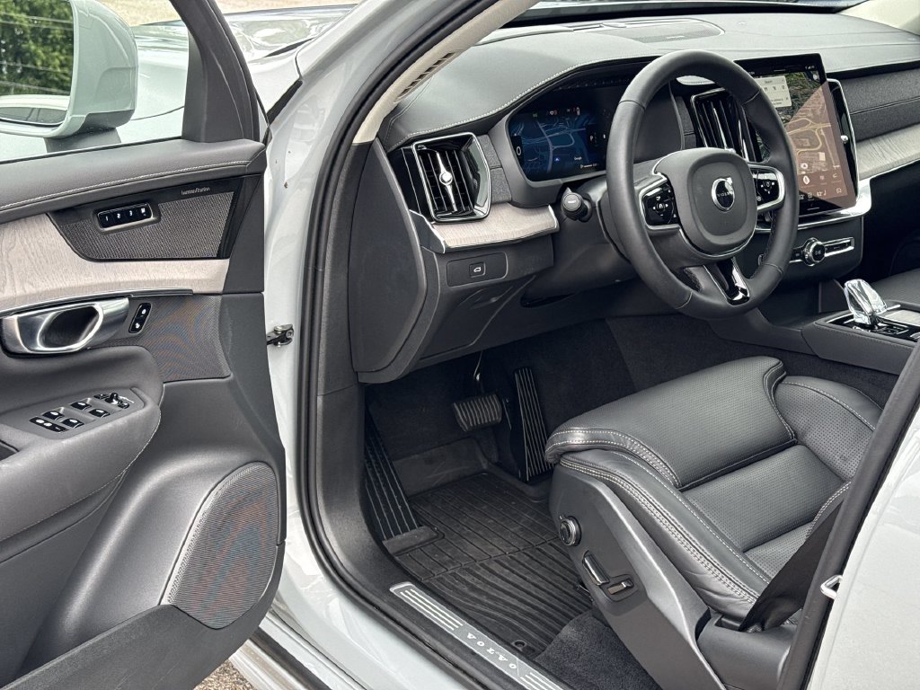 2026 Volvo XC90 Ultra - Photo 12