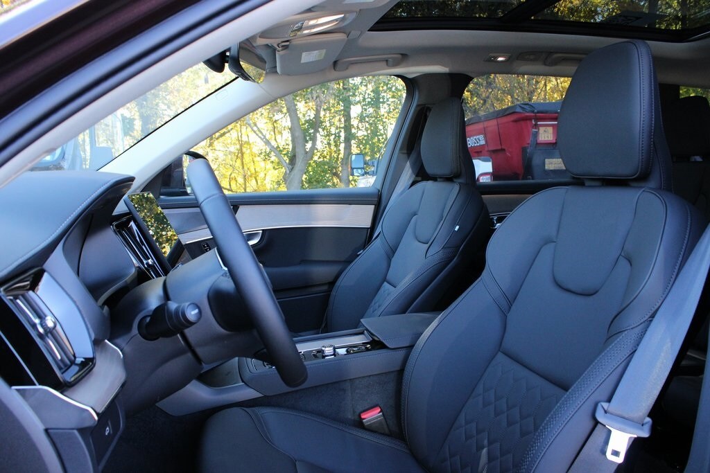 2026 Volvo XC90 Plus photo 4