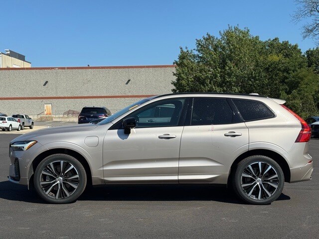 2023 Volvo XC60 Recharge Hybrid T8 Plus photo 3