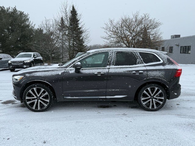 2023 Volvo XC60 B5 Ultimate photo 3