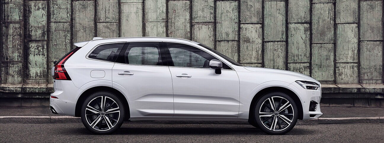 2018 Volvo XC60 side profile