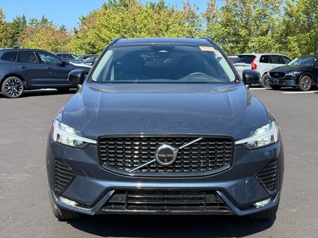 2025 Volvo XC60 B5 Plus photo 2