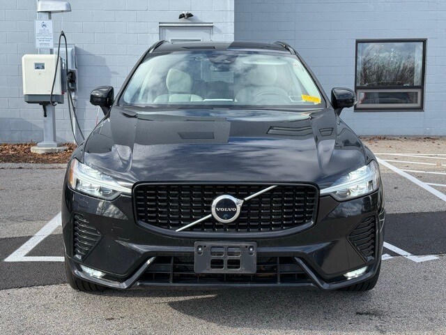 2023 Volvo XC60 B5 Plus photo 2