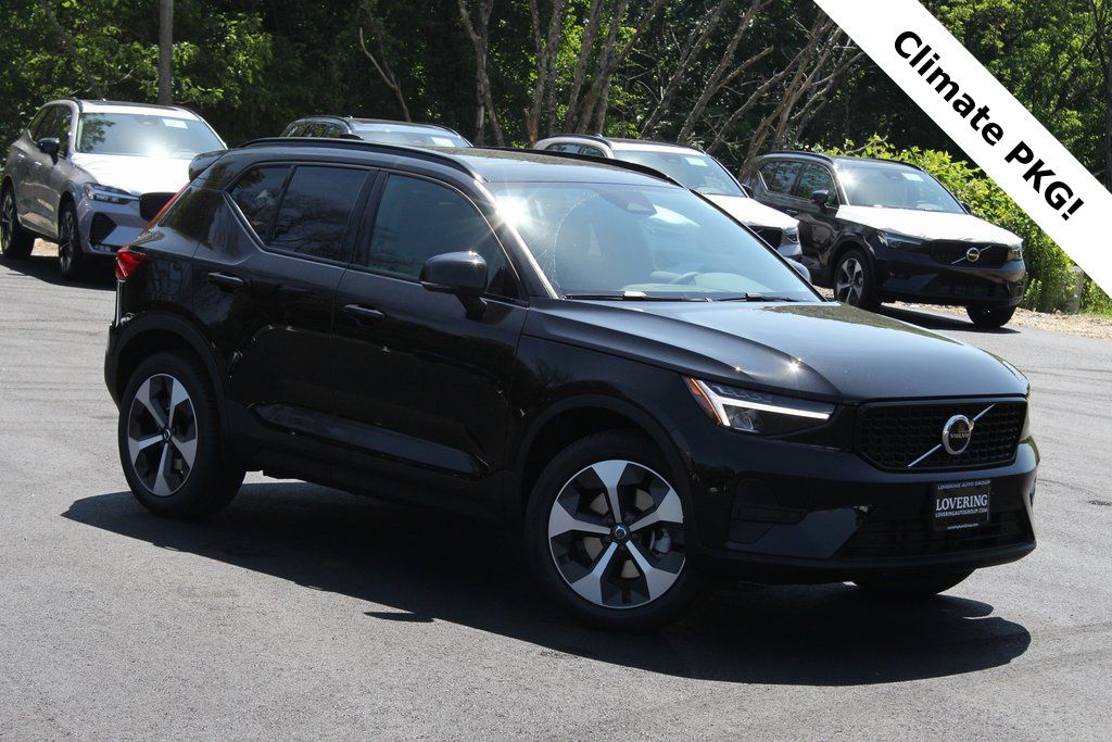 2026 Volvo XC40 SUV 
