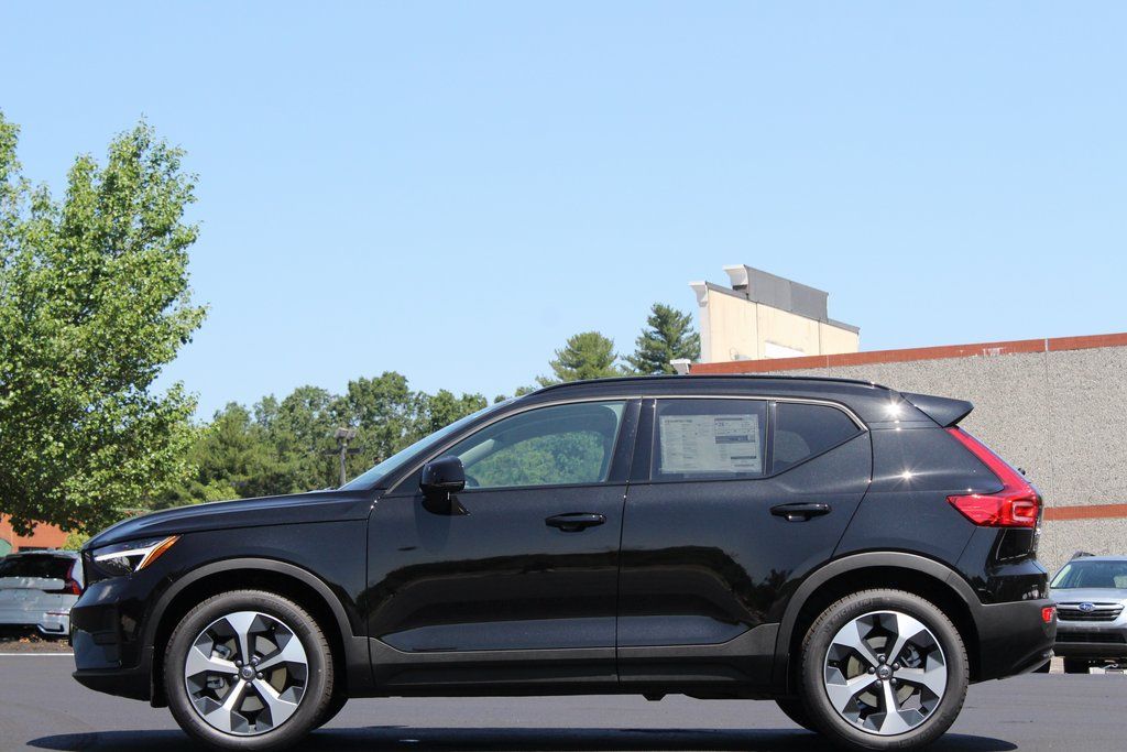 2026 Volvo XC40 Core - Photo 10
