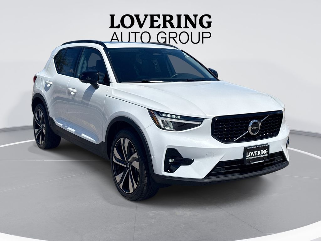 2024 Volvo XC40 SUV 