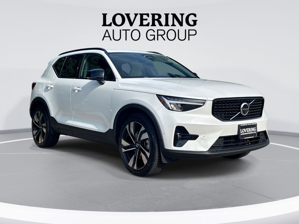 2023 Volvo XC40 SUV 