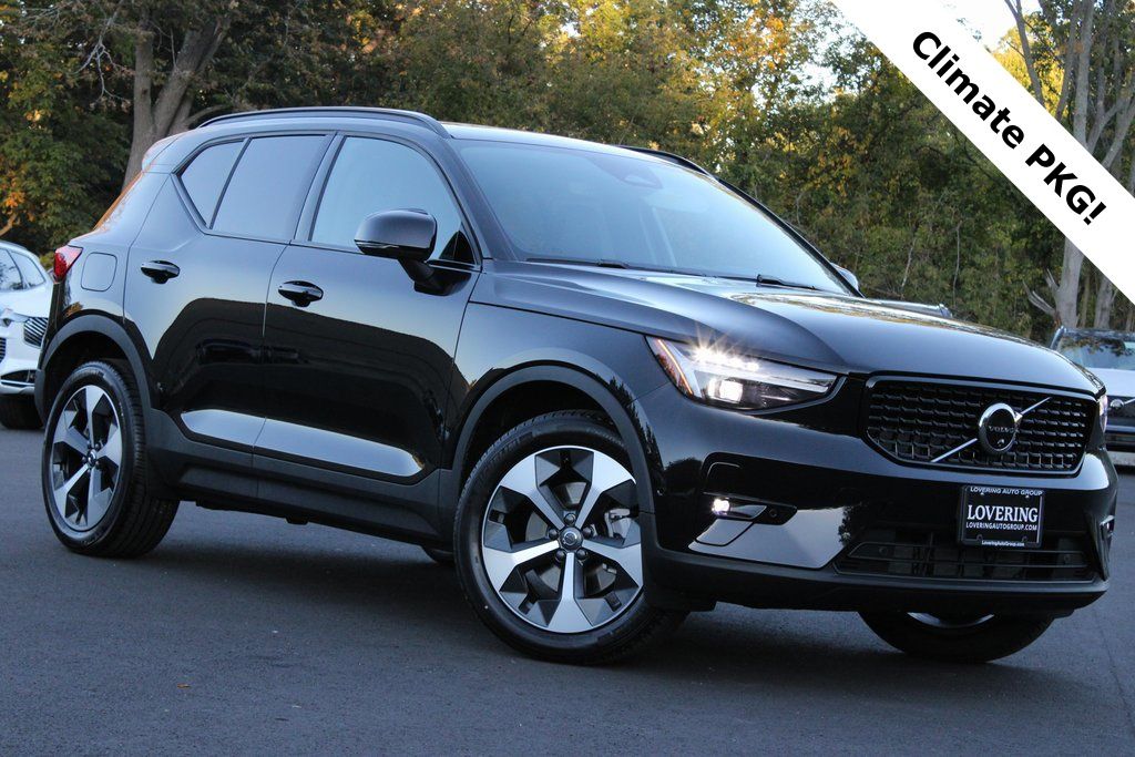 2026 Volvo XC40 SUV 