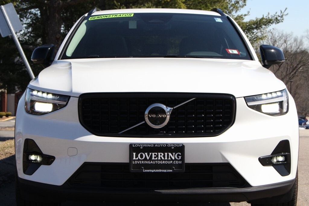2025 Volvo XC40 Plus photo 3