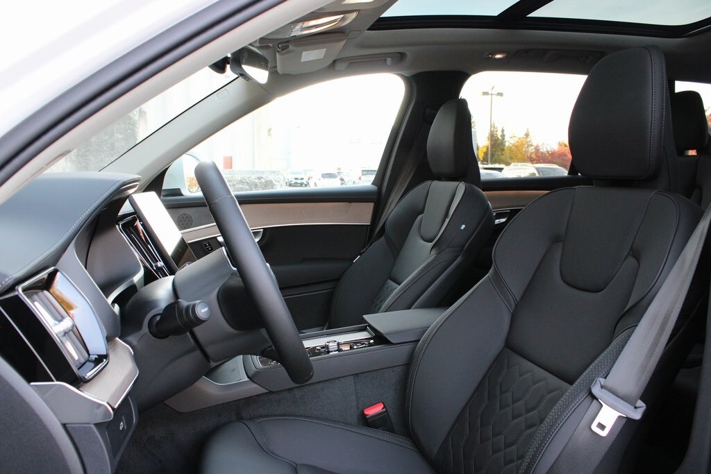 New 2026 Volvo XC90 B5 Core SUV