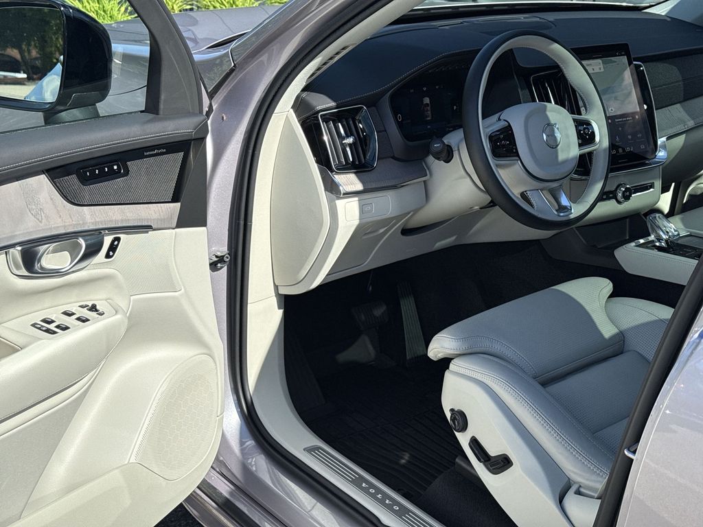 2026 Volvo XC90 Ultra - Photo 11