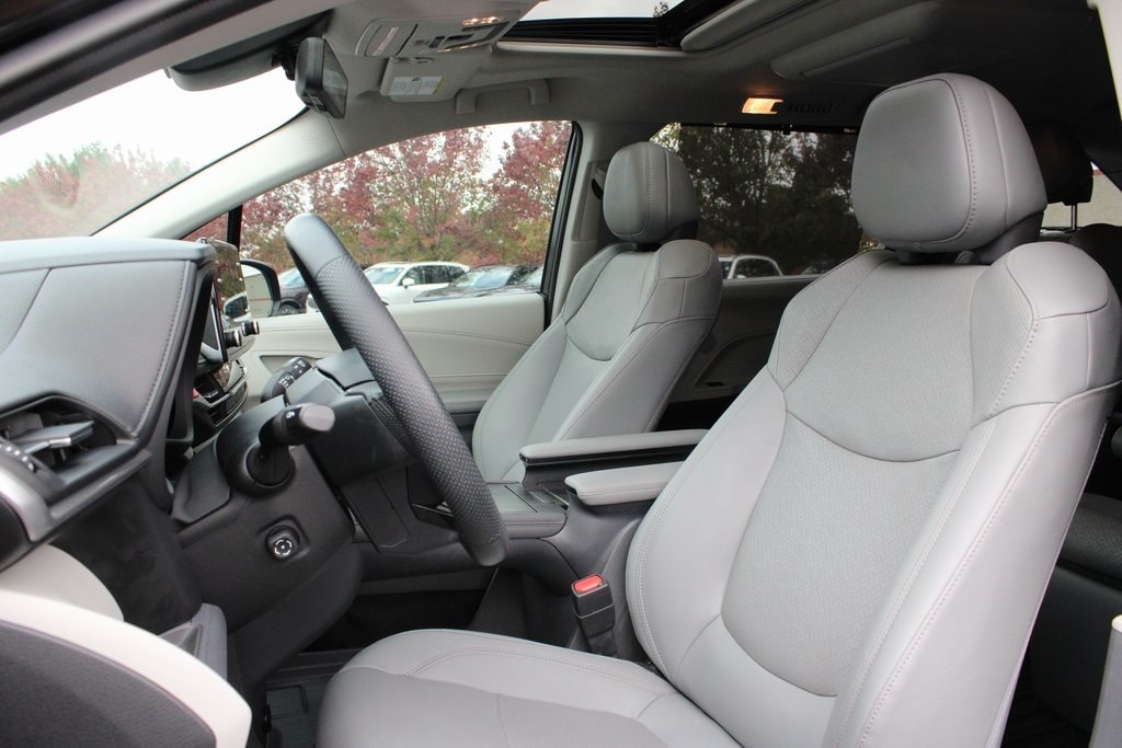 Used 2022 Toyota Sienna Limited Van Passenger Van