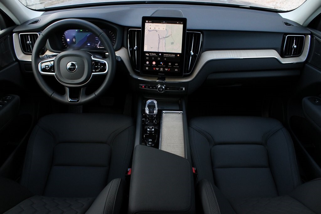 2026 Volvo XC60 B5 Plus photo 2