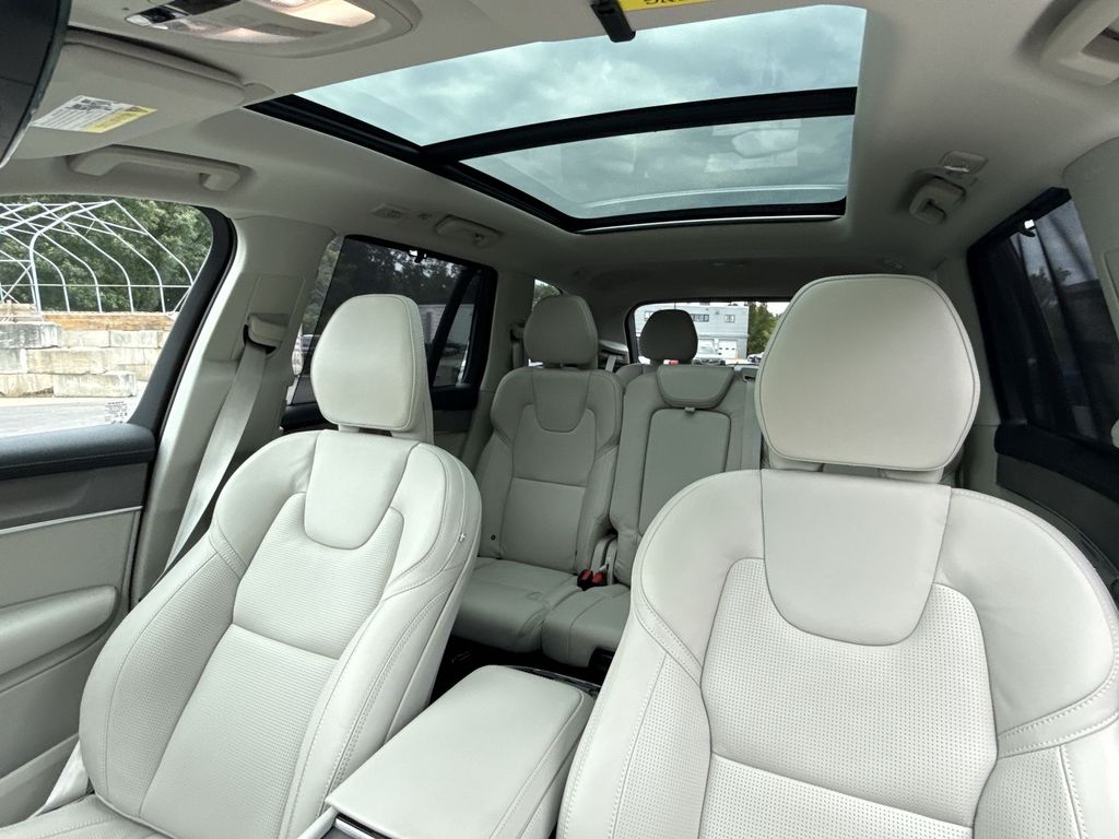 2026 Volvo XC90 Ultra - Photo 16