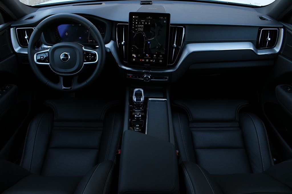 New 2026 Volvo XC60 plug-in hybrid T8 Ultra Black Edition SUV