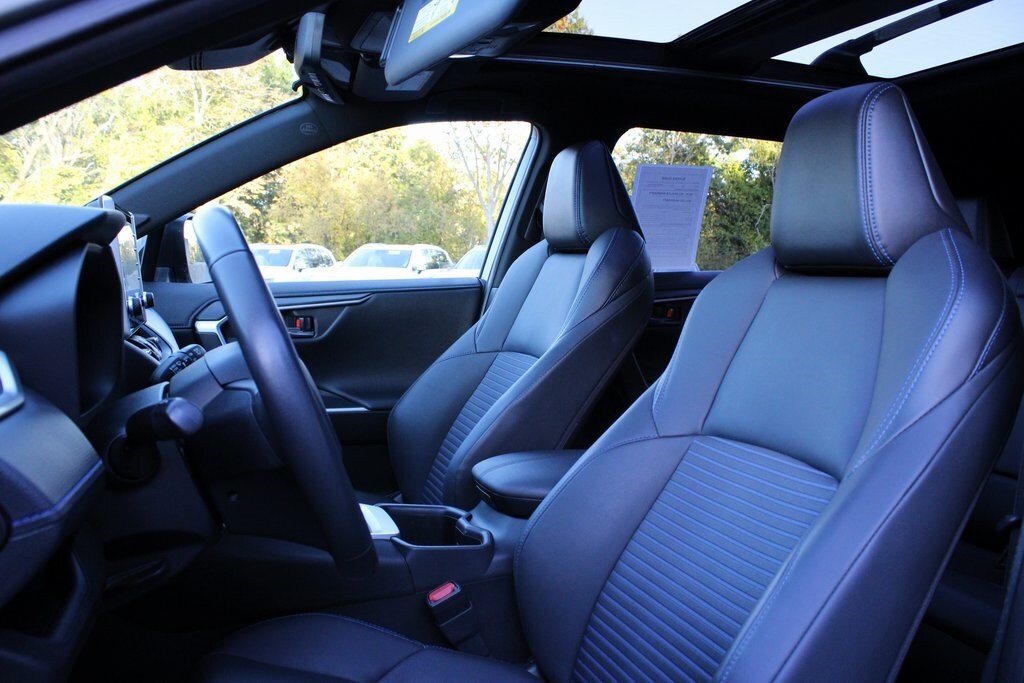 2022 Toyota RAV4 Hybrid XSE photo 2