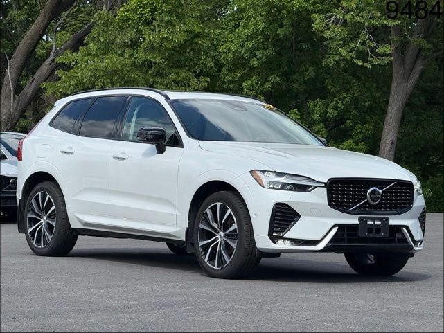 2024 Volvo XC60 B5 Plus Dark Theme AWD's photo