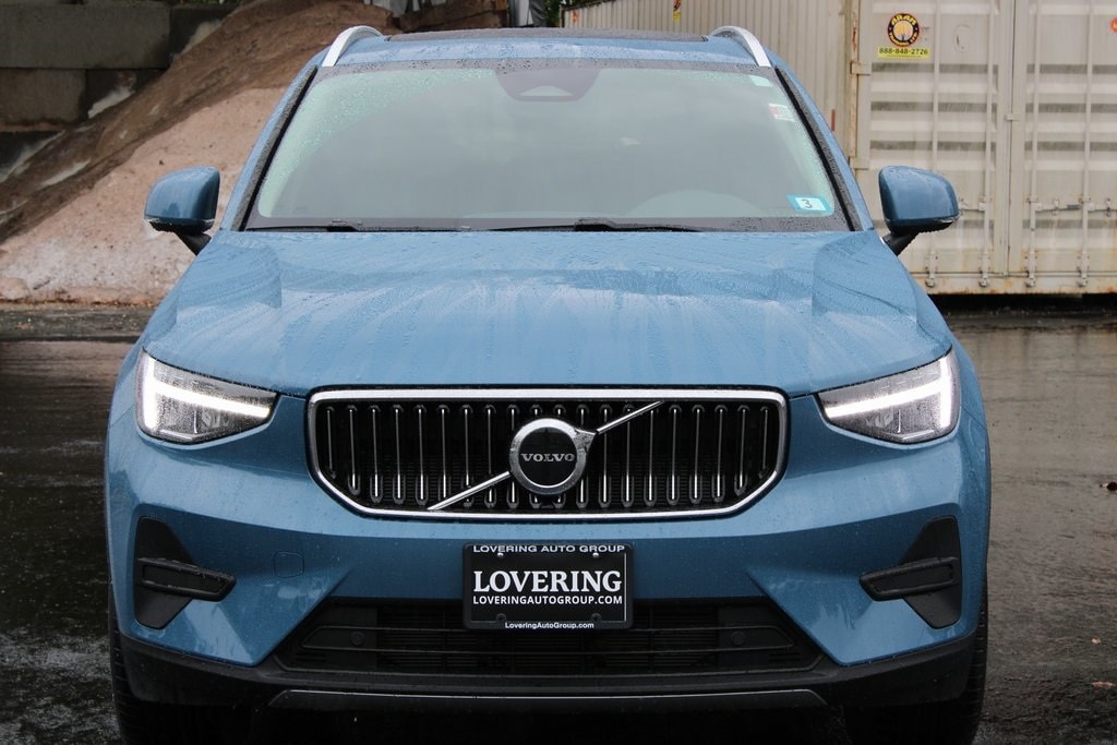 Certified 2025 Volvo XC40 B5 Core SUV