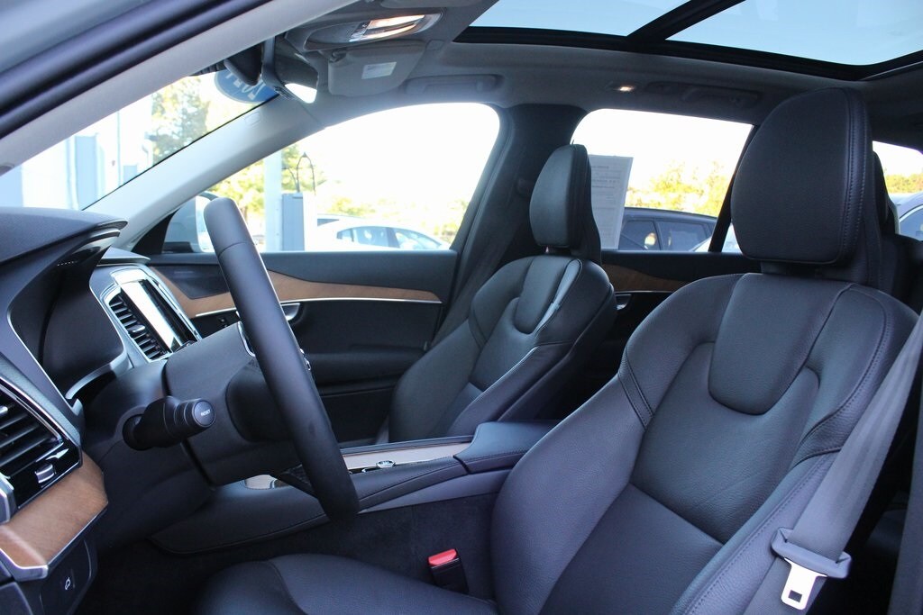 2024 Volvo XC90 Plus photo 3
