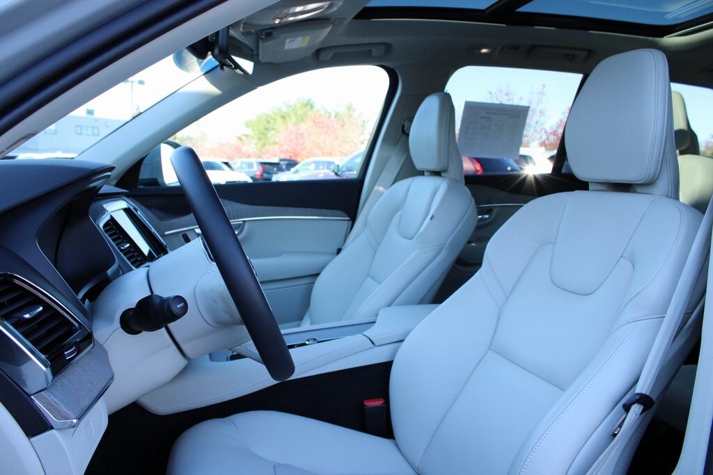 2025 Volvo XC90 Plus photo 3