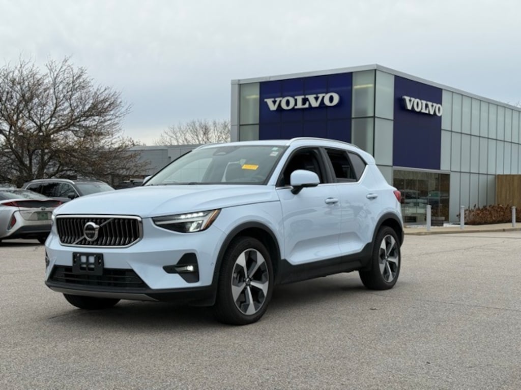 Certified 2025 Volvo XC40 B5 Plus Bright Theme SUV