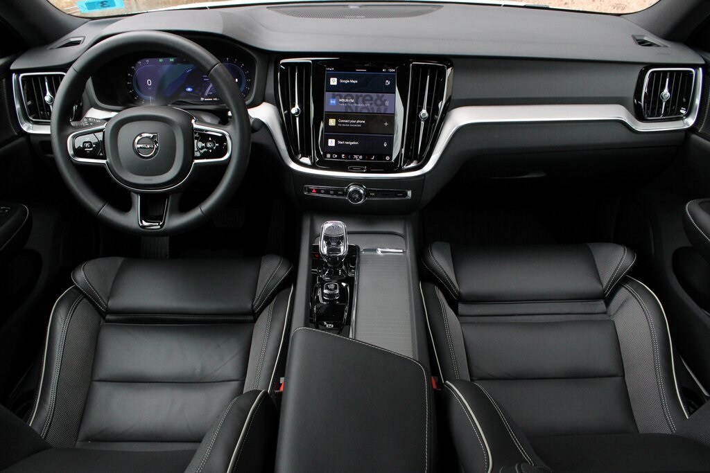 2024 Volvo S60 B5 Plus Black Edition photo 2