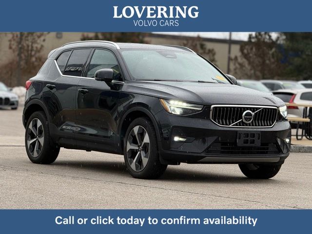 2023 Volvo XC40 SUV 