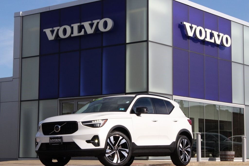 2025 Volvo XC40 Plus photo 3