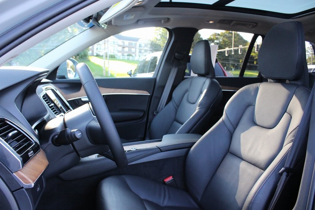 2024 Volvo XC90 Plus photo 2