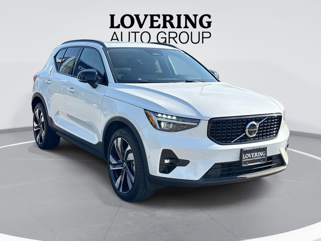 2025 Volvo XC40 SUV 