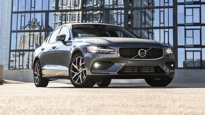 2019-Volvo-S60-T6-Momentum-front-three-quarter-3.jpg