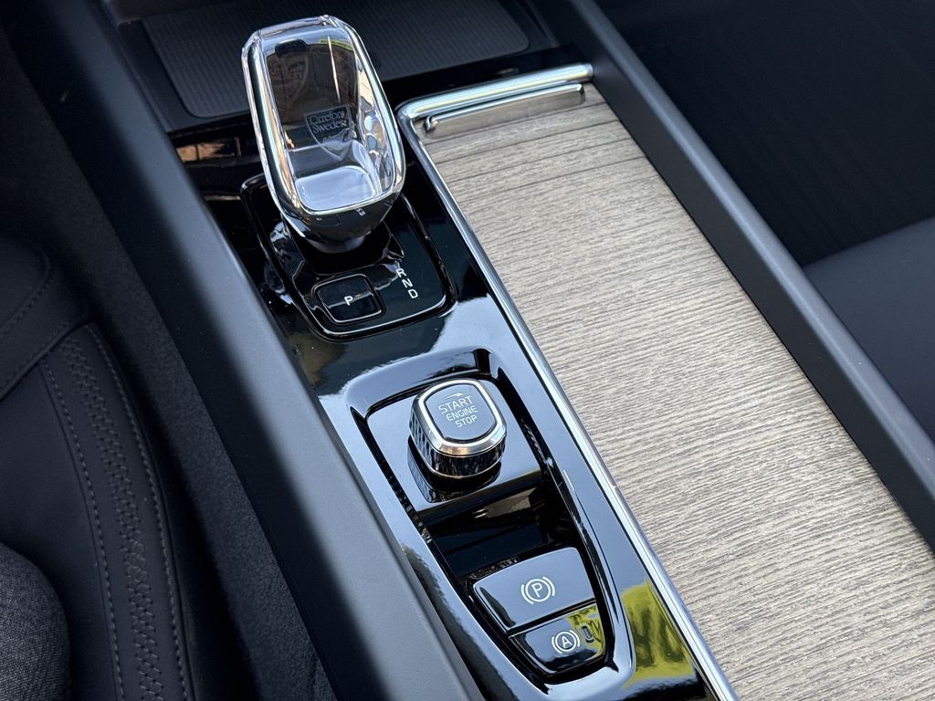 2026 Volvo XC60 Plus - Photo 20